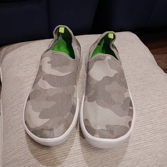 OOFOS Camouflage Slip-On Shoes Size 9 - Picture 2 of 5